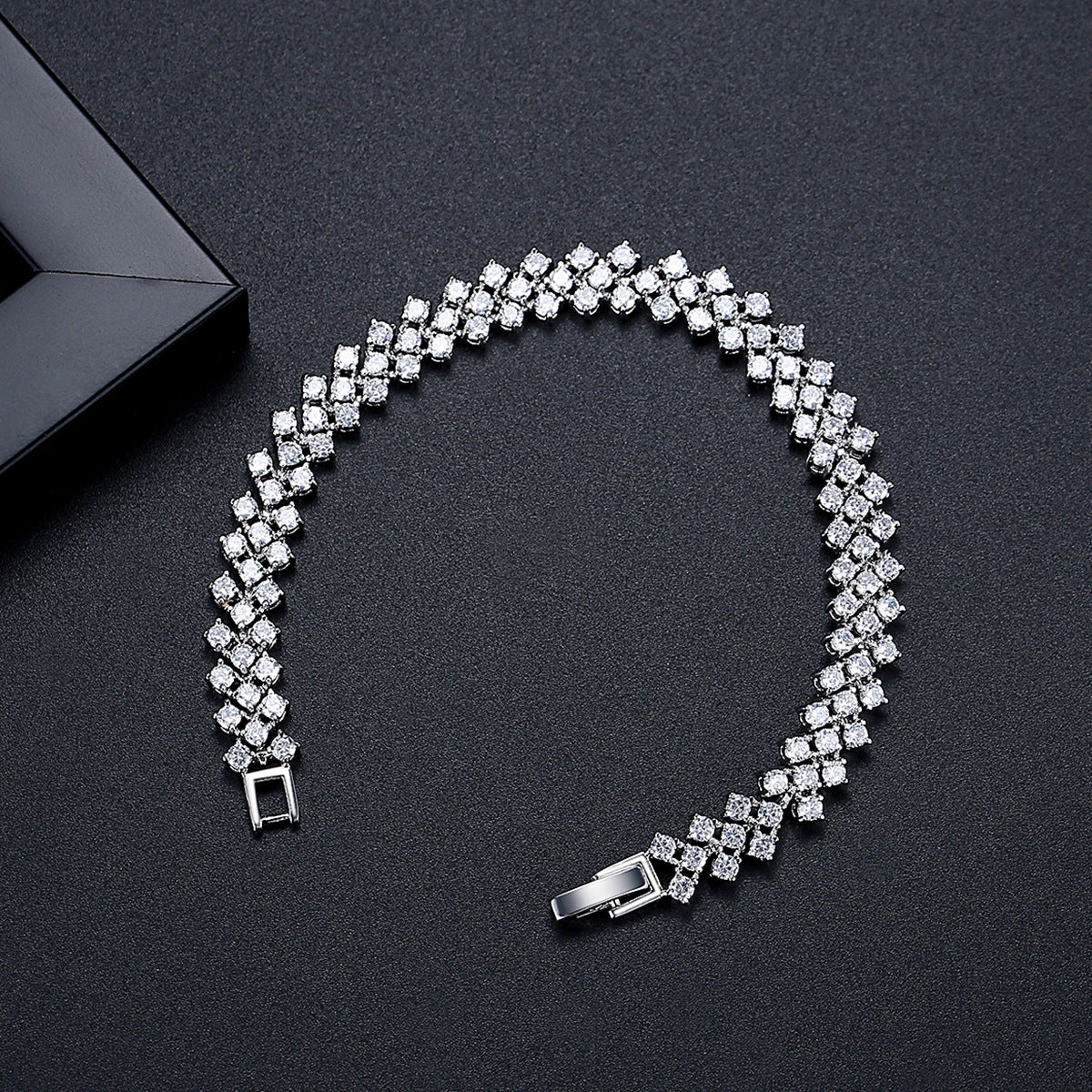 Copper Inlaid Zircon Crystal Bracelet Fashion Simple